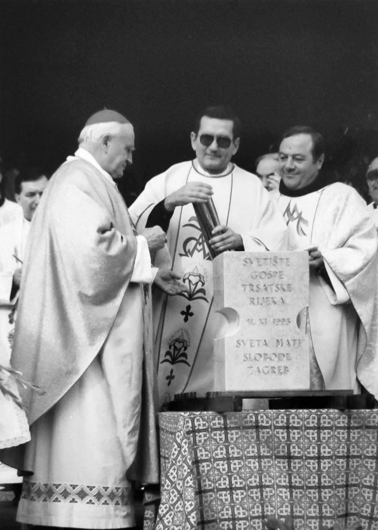 Blagoslov kamena temeljca crkve Sveta Mati Slobode